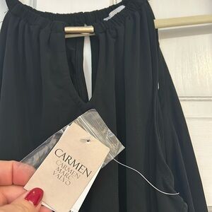 Black Tunic Top with Gold Bar Keyhole-Sz L-NWT